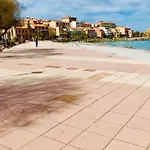 Rousse Les Pieds Dans L'eau * LʼÎle-Rousse
