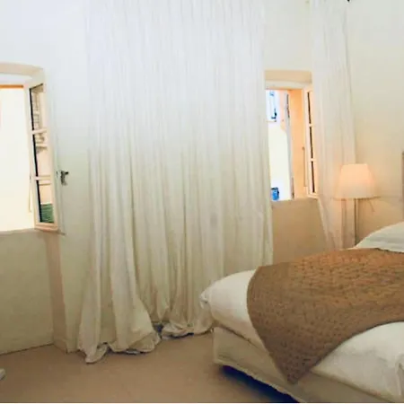 Rousse Les Pieds Dans L'eau LʼÎle-Rousse