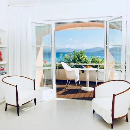 Apartment Rousse Les Pieds Dans L'eau L'Ile-Rousse (Corsica)