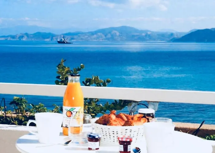 Rousse Les Pieds Dans L'eau LʼÎle-Rousse
