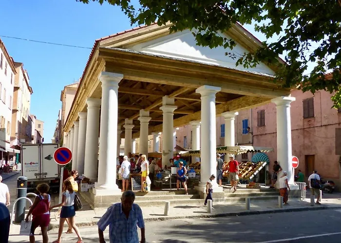 Rousse Les Pieds Dans L'eau LʼÎle-Rousse