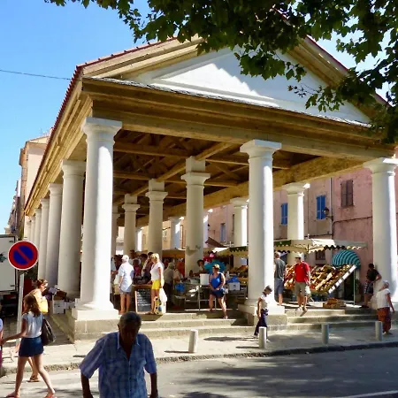 Rousse Les Pieds Dans L'eau LʼÎle-Rousse