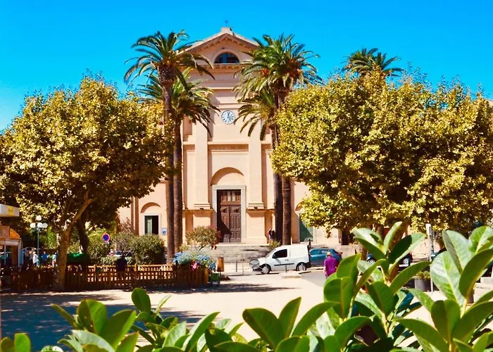 Rousse Les Pieds Dans L'eau